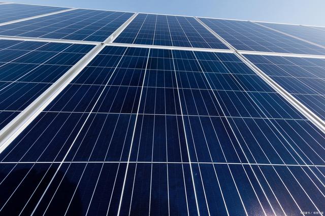 什么是叠瓦太阳能板组件？
